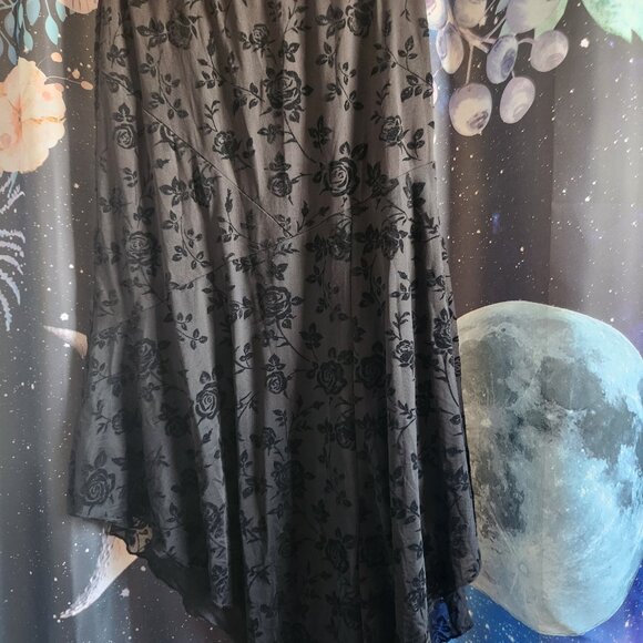 (Ross) goth floral asymmetrical hym skirt size medium - Picture 2 of 2